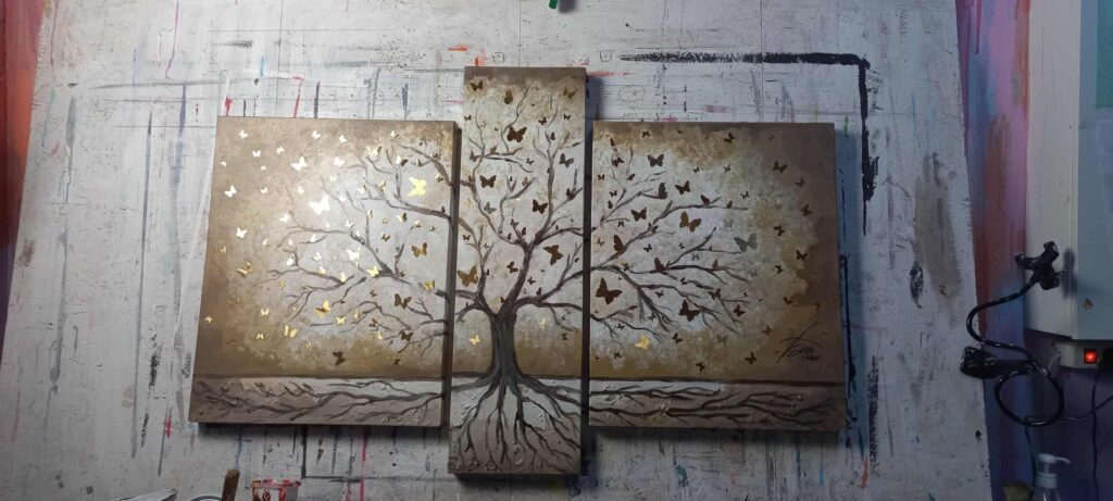 Quadro albero e farfalle oro forza della natura