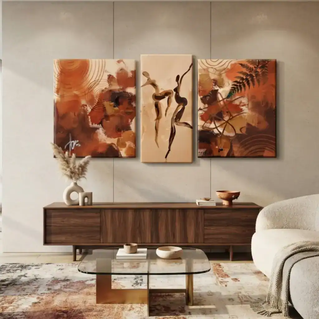 salotto con colori caldi con quadro dipinto a mano danza tribale