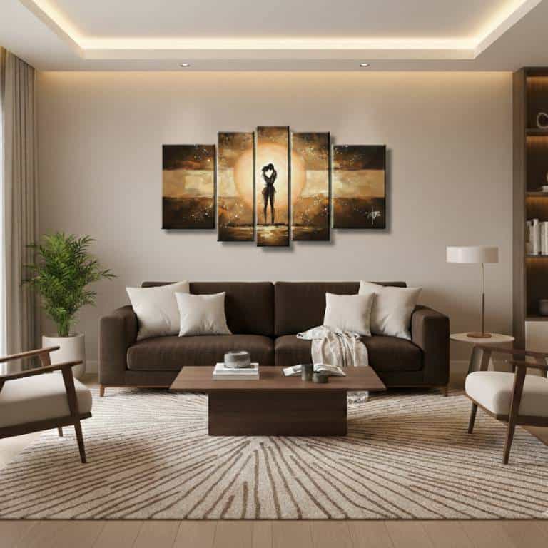 salotto moderno marrone beige con quadro dipinto a mano vicini