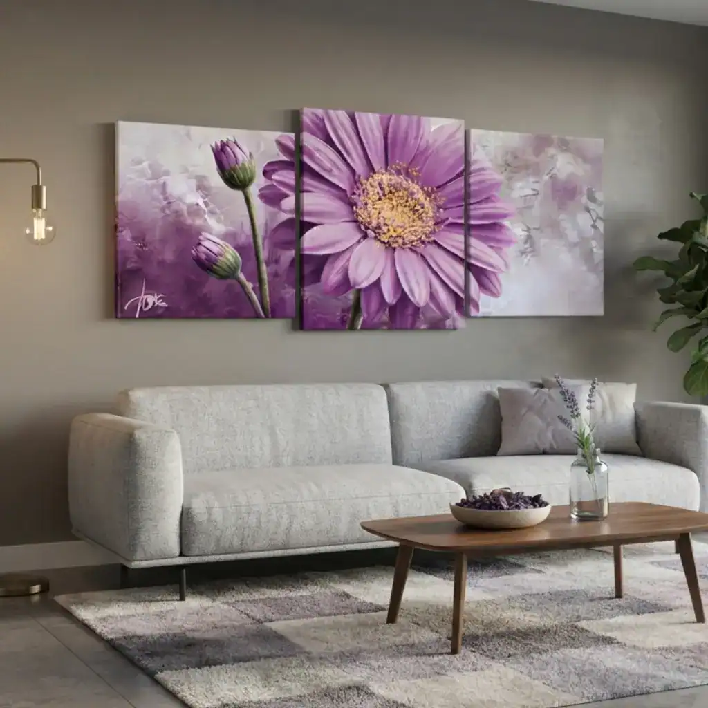 salotto moderno con divano grigio con quadro dipinto a mano con gerbera lilla