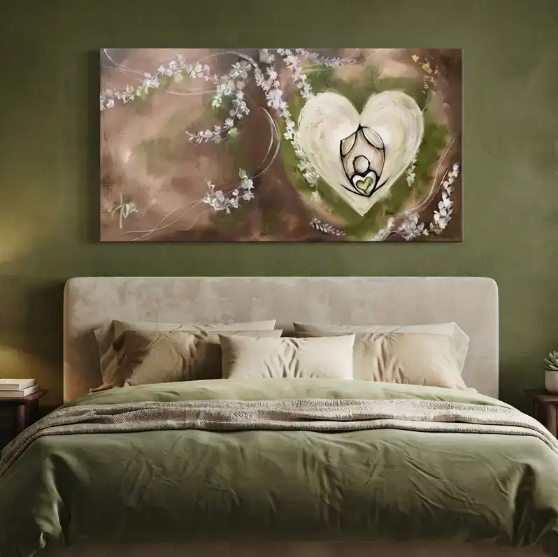 camera da letto moderna con parete verde oliva con quadro capezzale dipinto a mano come si forma un cuore
